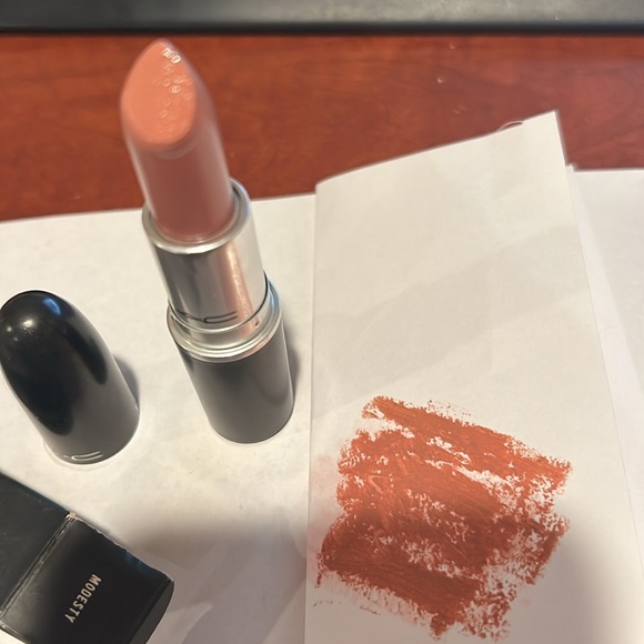 Mac Modesty lipstick with box - Picture 2 of 4